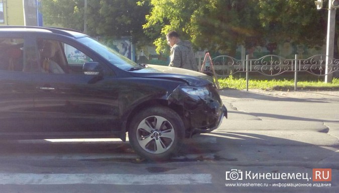У завода имени Калинина столкнулись «Hyundai» и «Chevrolet» фото 3