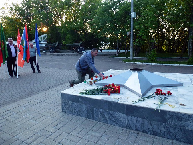 На рассвете 22 июня кинешемское  «Боевое братство» зажгло свечу памяти фото 6