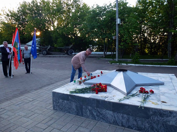 На рассвете 22 июня кинешемское  «Боевое братство» зажгло свечу памяти фото 7