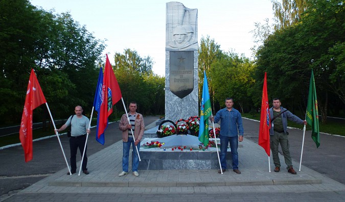 На рассвете 22 июня кинешемское  «Боевое братство» зажгло свечу памяти фото 4