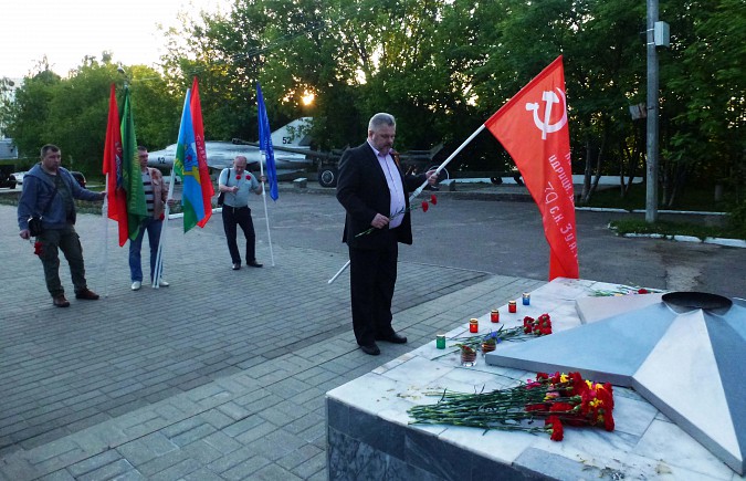 На рассвете 22 июня кинешемское  «Боевое братство» зажгло свечу памяти фото 5