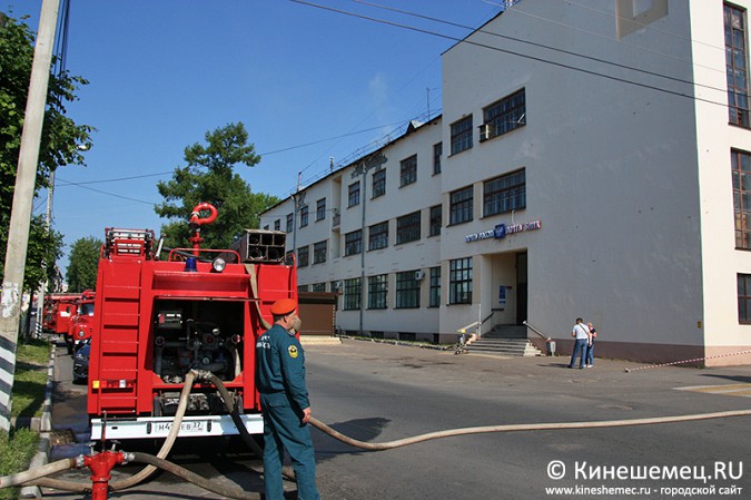 В Кинешме горело здание центральной Почты фото 11