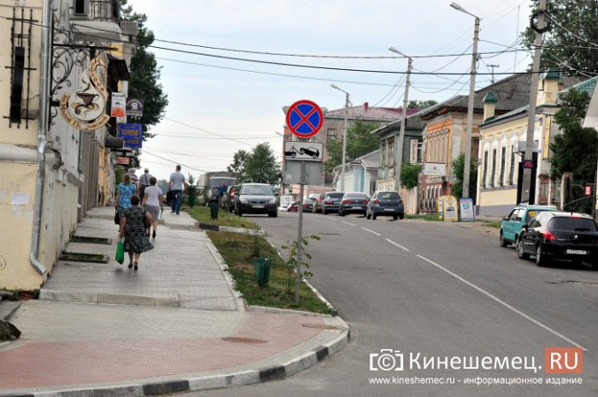 Автомобили из центра Кинешмы начали убирать эвакуатором фото 12