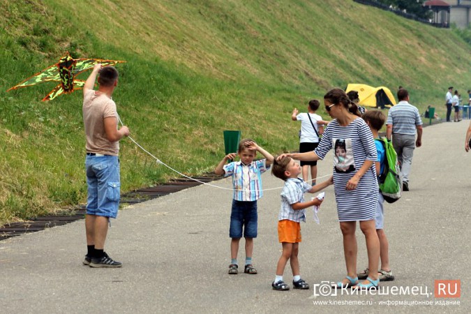 В День города в Кинешме прошел фестиваль воздушных змеев фото 24