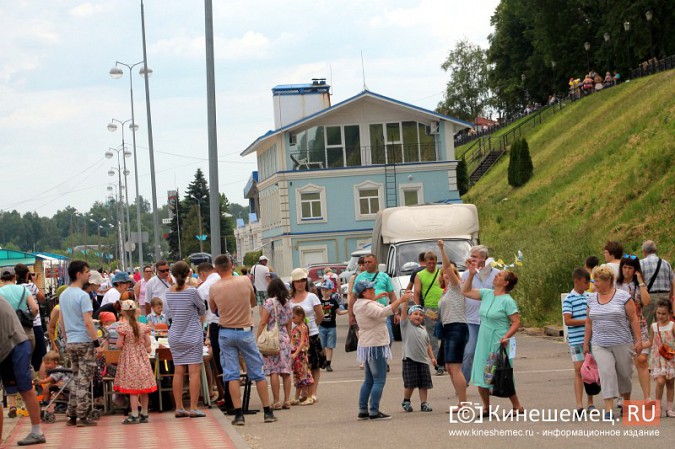 В День города в Кинешме прошел фестиваль воздушных змеев фото 59