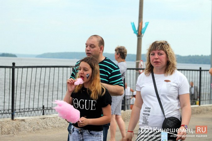 В День города в Кинешме прошел фестиваль воздушных змеев фото 16