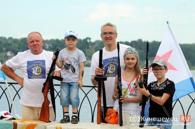 В День города в Кинешме прошел фестиваль воздушных змеев фото 32