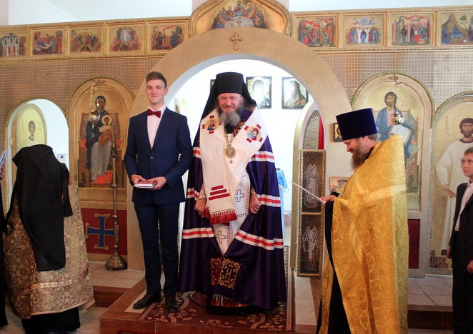 Кинешемский епископ Иларион вручил аттестаты выпускникам фото 15