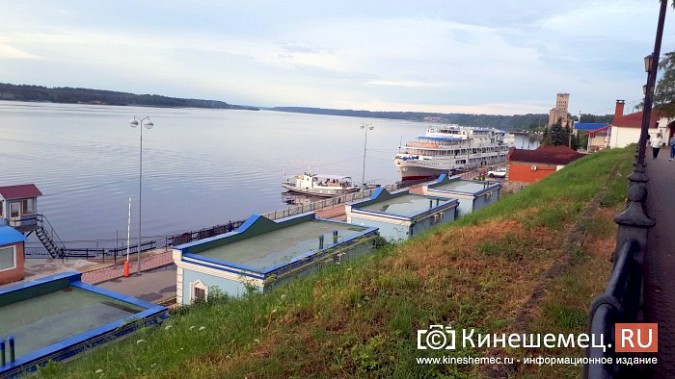 К кинешемскому берегу причалил «Федор Панферов» фото 3