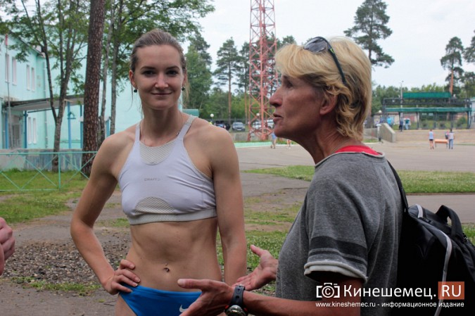 В Кинешемском парке тренируется чемпионка России по спринтерскому бегу Анна Кукушкина фото 2