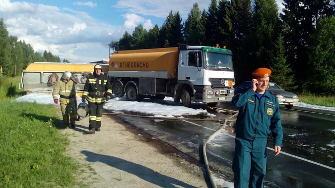 Цистерна с дизельным топливом опрокинулась на автотрассе Ивановской области фото 2