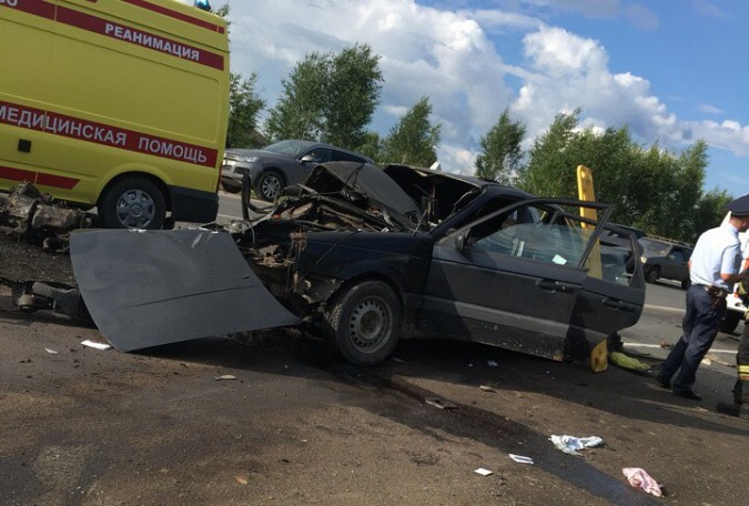 В лобовом столкновении иномарки с грузовиком под Ивановом погибла женщина фото 3