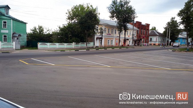 Площадь у сквера маршалу Василевскому закрыли для въезда автомобилей фото 5