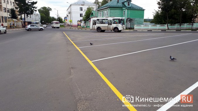 Площадь у сквера маршалу Василевскому закрыли для въезда автомобилей фото 2