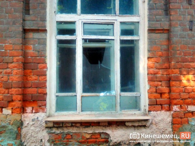 В Кинешме в гимназии имени Островского побили стекла фото 3