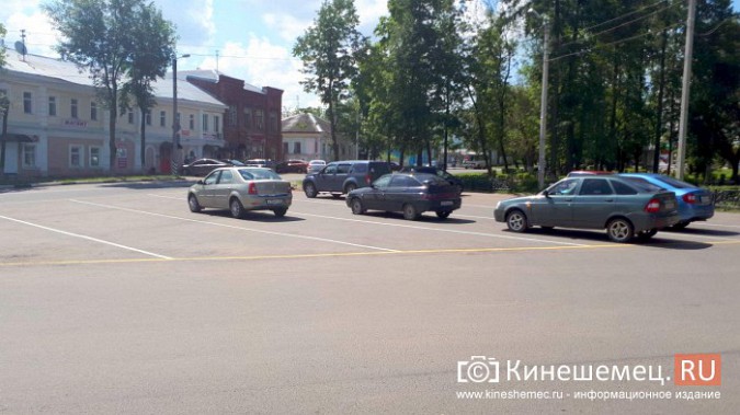 На площади у сквера маршалу А.М.Василевскому снова можно парковаться фото 2
