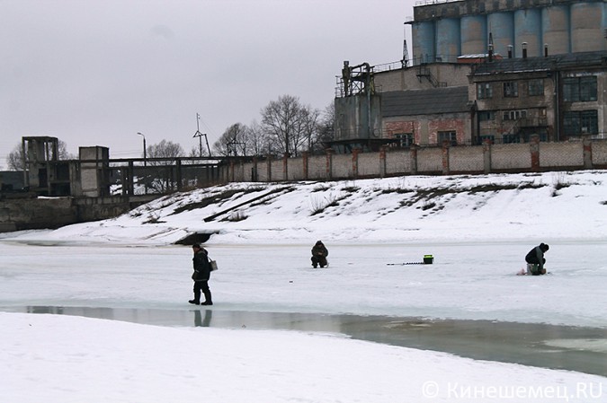 В Кинешме началась охота за любителями зимней рыбалки фото 12
