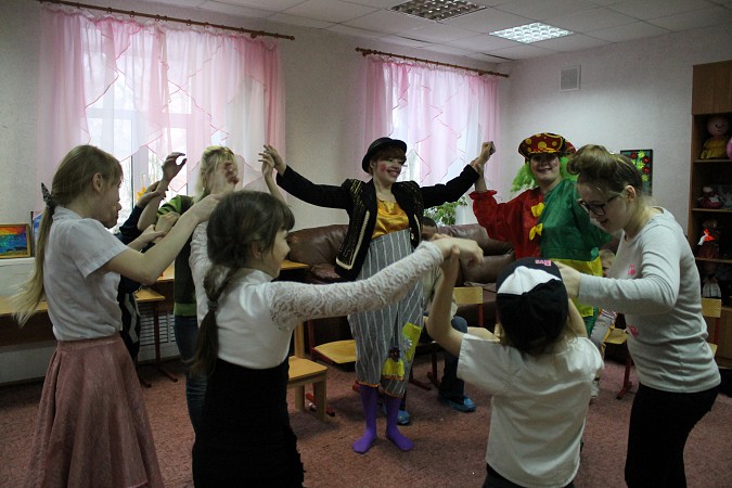 Дети веселились с клоунами Клёпой и Стёпой в Кинешме фото 4