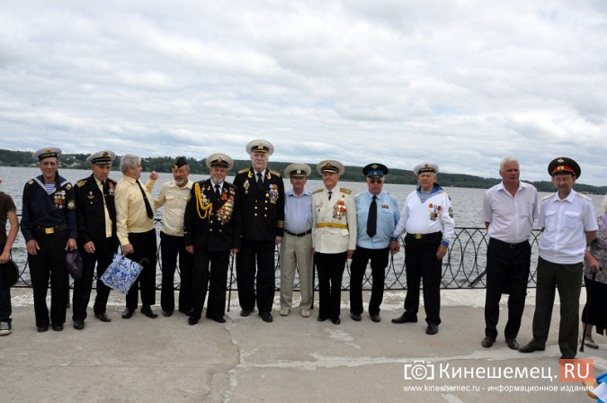 Флагман «Яр» возглавил кинешемскую эскадру в день ВМФ фото 11