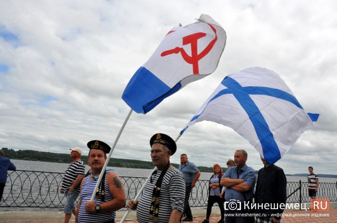 Флагман «Яр» возглавил кинешемскую эскадру в день ВМФ фото 12