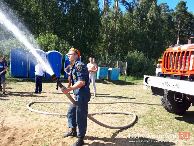 На городском пляже Кинешмы встречали царя морей фото 18