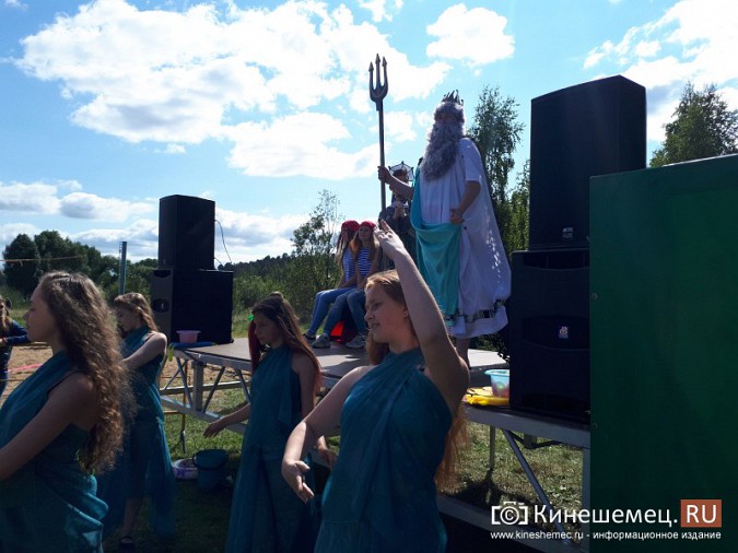 На городском пляже Кинешмы встречали царя морей фото 11