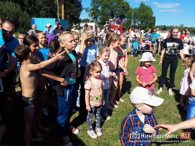 На городском пляже Кинешмы встречали царя морей фото 13