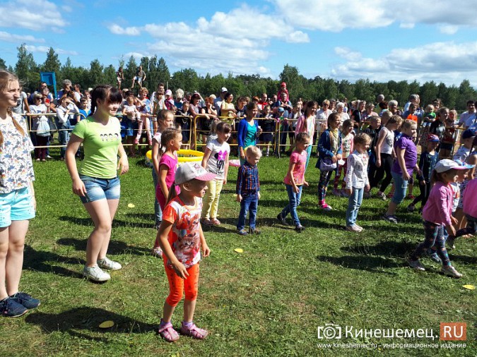 На городском пляже Кинешмы встречали царя морей фото 4