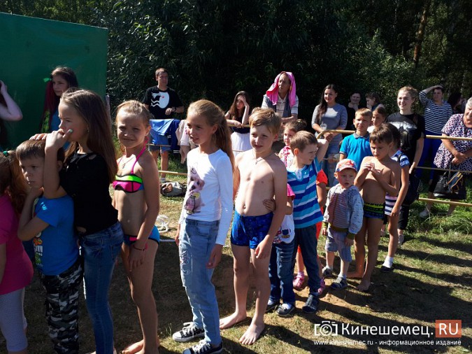 На городском пляже Кинешмы встречали царя морей фото 15