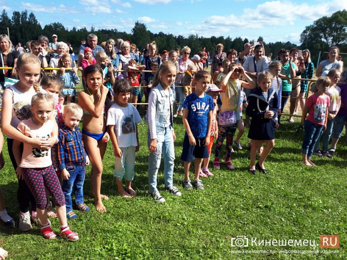 На городском пляже Кинешмы встречали царя морей фото 27