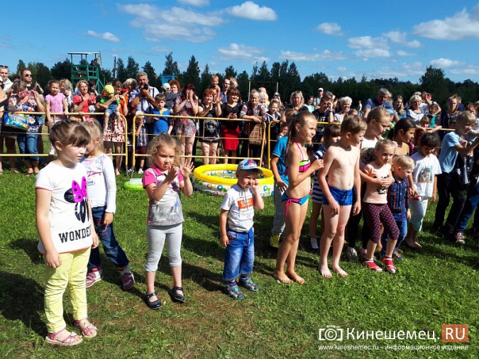 На городском пляже Кинешмы встречали царя морей фото 12