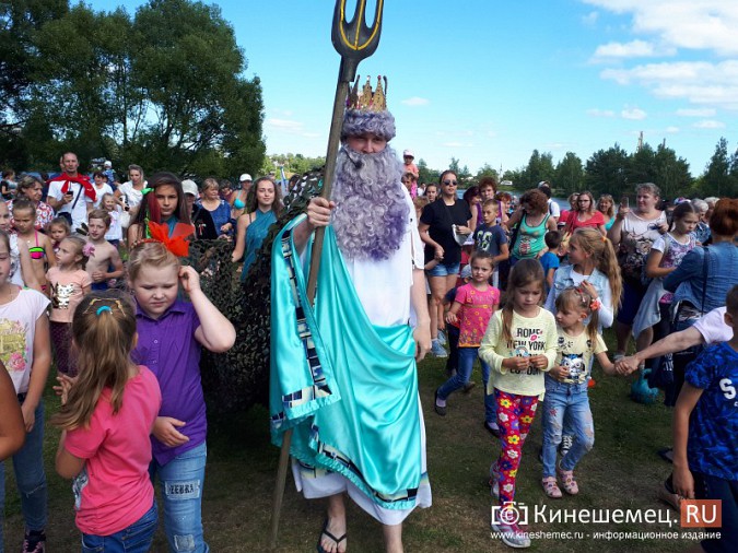 На городском пляже Кинешмы встречали царя морей фото 8