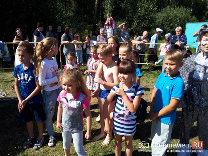 На городском пляже Кинешмы встречали царя морей фото 14