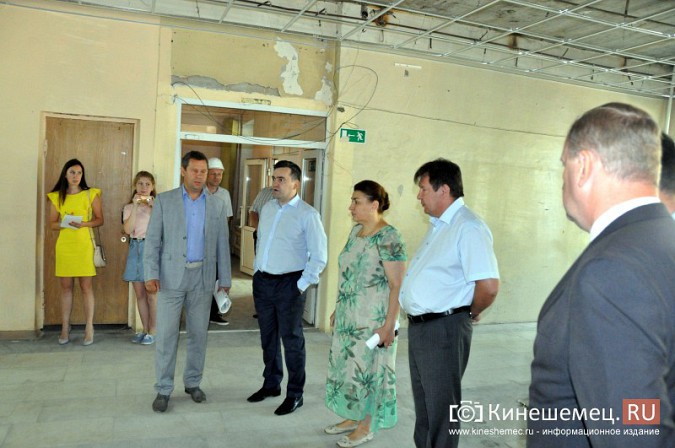 Станислав Воскресенский оценил ход ремонта поликлиники имени Захаровой фото 2