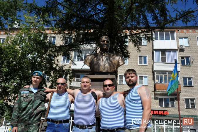На открытие бюста генералу Маргелову в Кинешму съехались десантники со всей Ивановской области фото 33