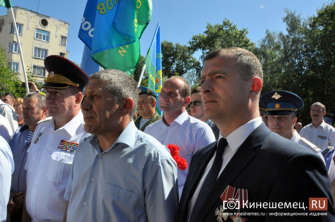 На открытие бюста генералу Маргелову в Кинешму съехались десантники со всей Ивановской области фото 8