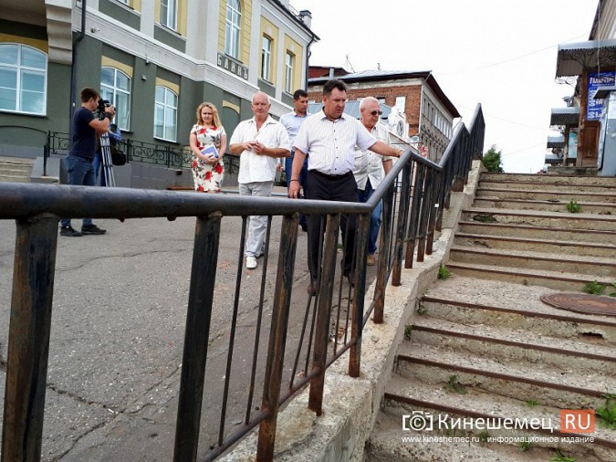 Александр Пахолков осмотрел ход ремонта тротуаров в центре Кинешмы фото 9