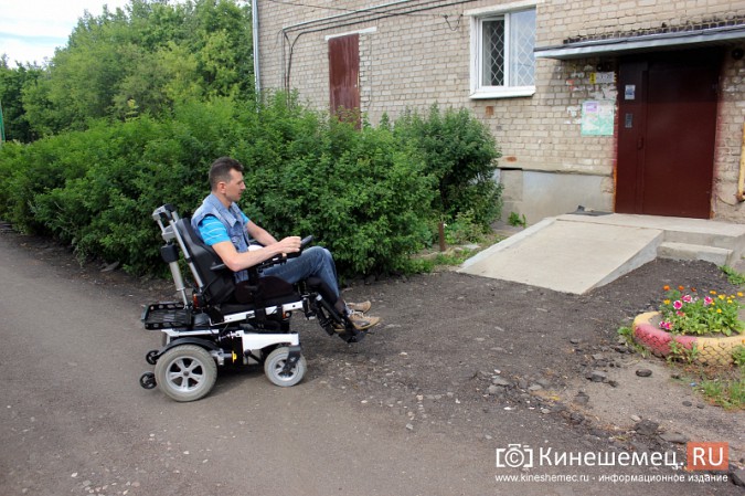 После обращения инвалида-колясочника в Кинешме благоустроили двор многоквартирного дома фото 2
