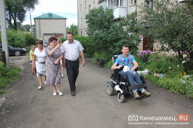 После обращения инвалида-колясочника в Кинешме благоустроили двор многоквартирного дома фото 5