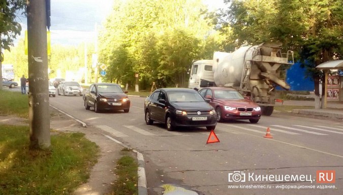 На улице Вичугской в Кинешме столкнулись два «Фольксвагена Поло» фото 2