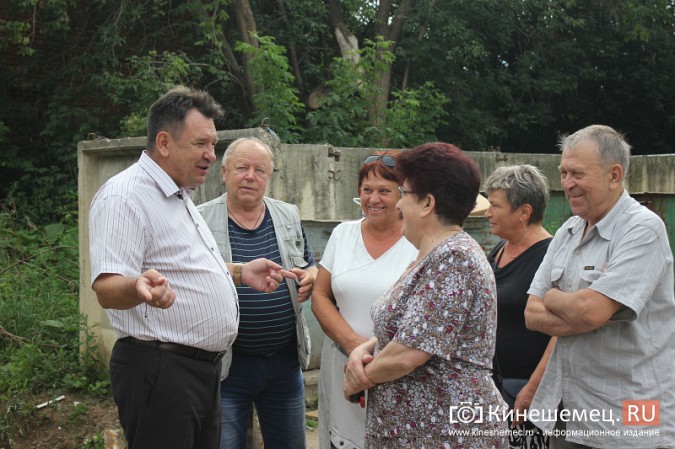 У дома №25 по улице 50-летия Комсомола обустроили подход к контейнерной площадке фото 4