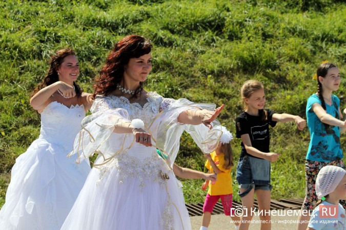 В Кинешме прошел благотворительный забег «Волжская невеста» фото 70