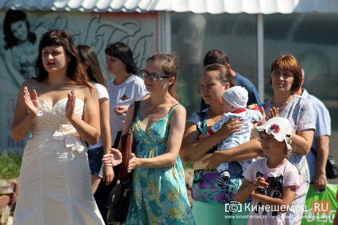 В Кинешме прошел благотворительный забег «Волжская невеста» фото 3