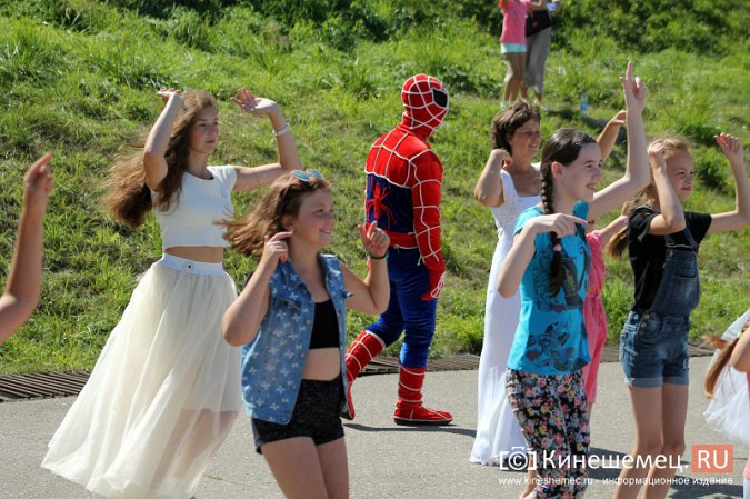 В Кинешме прошел благотворительный забег «Волжская невеста» фото 80