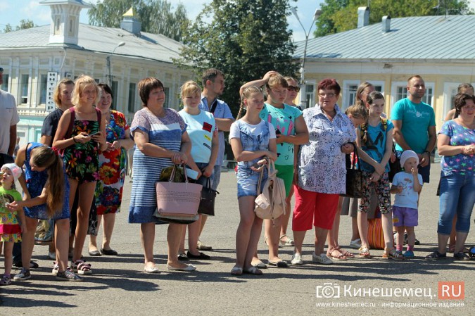 В Кинешме прошел благотворительный забег «Волжская невеста» фото 23