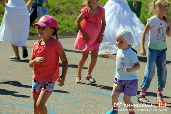 В Кинешме прошел благотворительный забег «Волжская невеста» фото 82