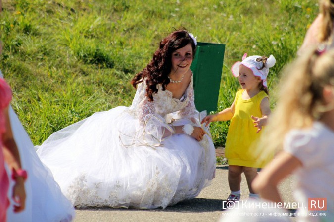 В Кинешме прошел благотворительный забег «Волжская невеста» фото 83