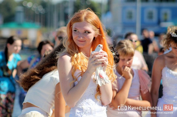 В Кинешме прошел благотворительный забег «Волжская невеста» фото 97