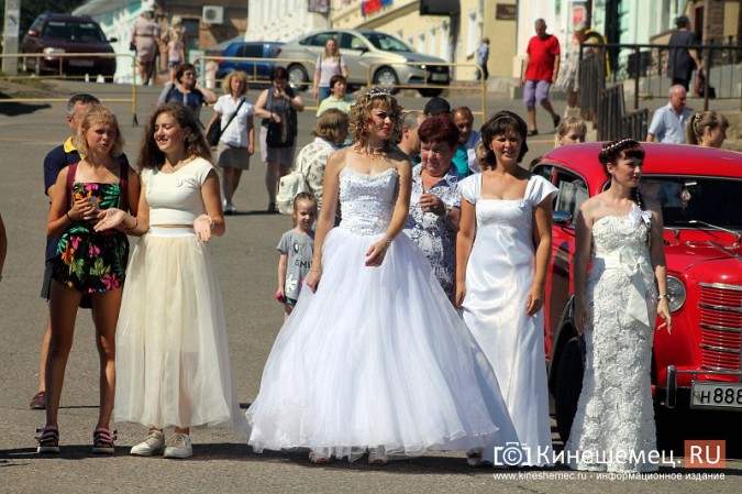 В Кинешме прошел благотворительный забег «Волжская невеста» фото 11