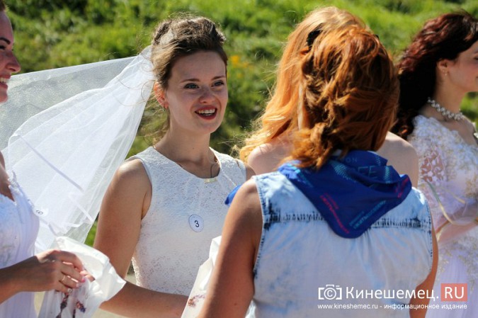 В Кинешме прошел благотворительный забег «Волжская невеста» фото 78